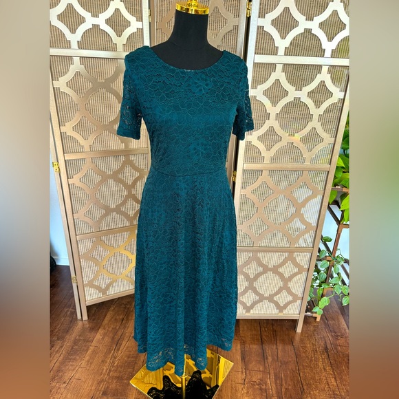 Dresses & Skirts - NWT| Suzanne Betro Dress | Teal lace midi | M